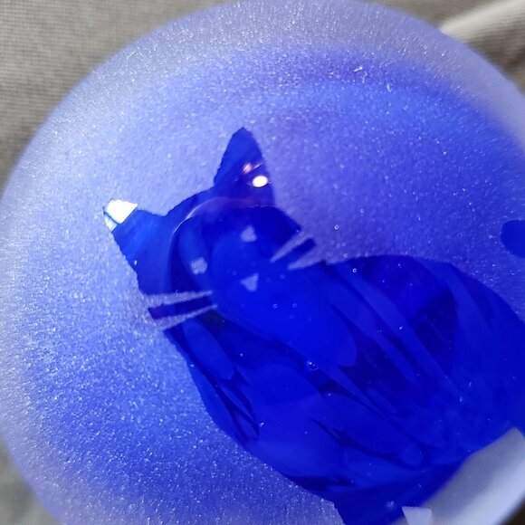 Janette Kennedy Blue Frosted Glass Cat Figure Silhouette JK Signed Paperweight - Picture 2 of 5